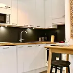 Apartmán ✭huippuvarusteltu Luksuskoti, Sauna, Ilmainen Pysaekoeinti✭