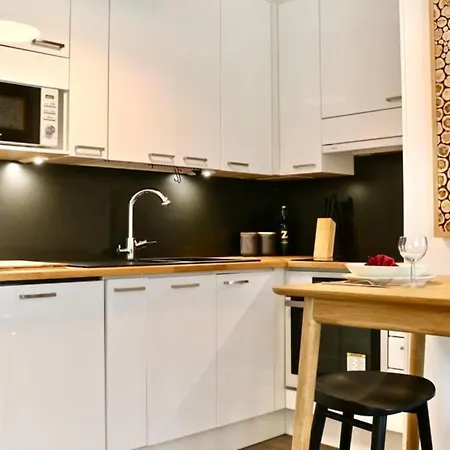 ✭huippuvarusteltu Luksuskoti, Sauna, Ilmainen Pysaekoeinti✭ *